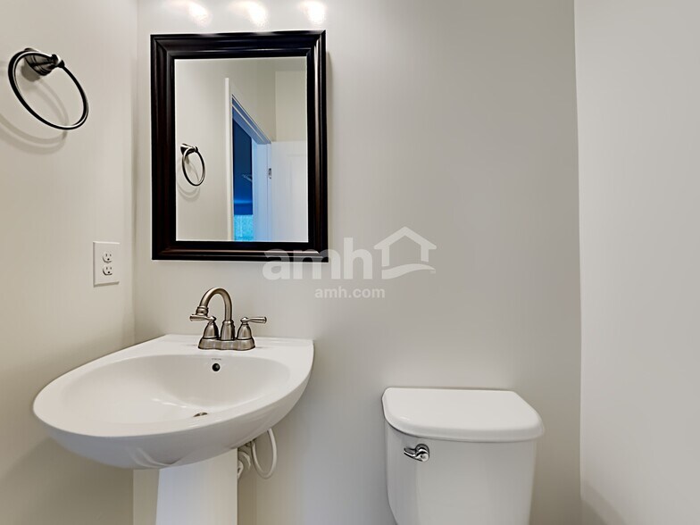 Building Photo - 127 Sago Ct