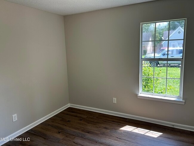 Building Photo - 7059 Hampton Dr