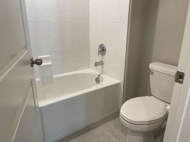 Building Photo - "Spacious 4-Bed Oasis with 2.5 Baths on Ra...
