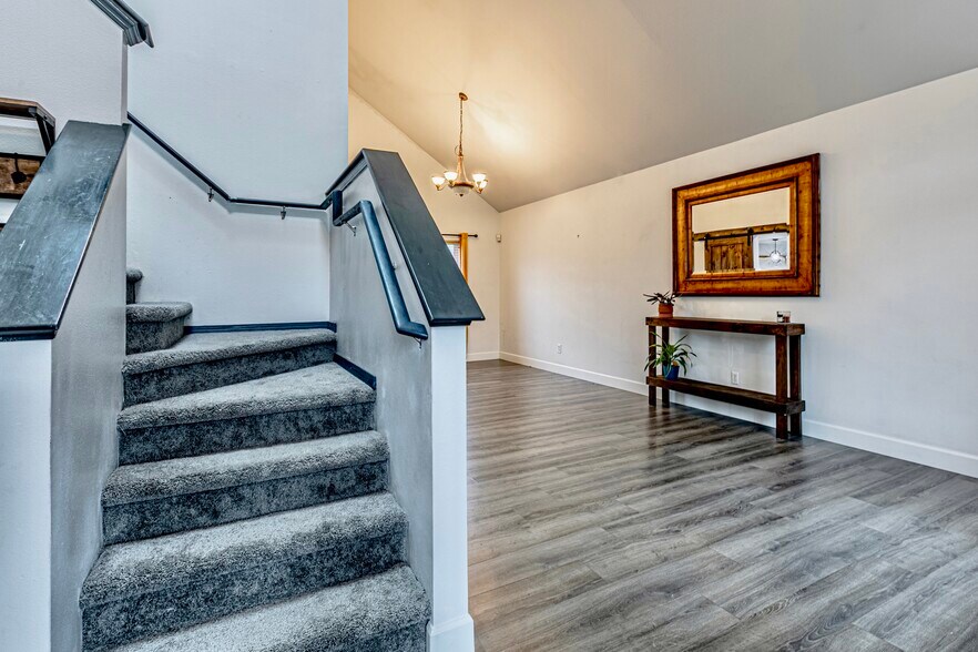 Building Photo - 4601 Nassau Ave NE