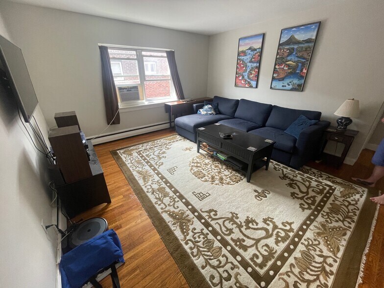 Building Photo - 63 Selkirk Rd