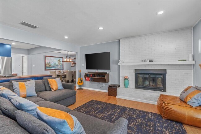 Building Photo - 8303 Lazy Ln