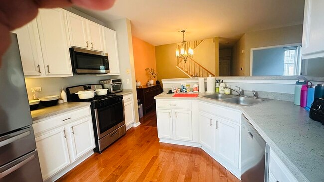 Building Photo - 135 Tanglewood Dr