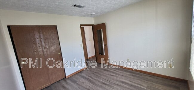 Building Photo - 151 Bevonne Ct