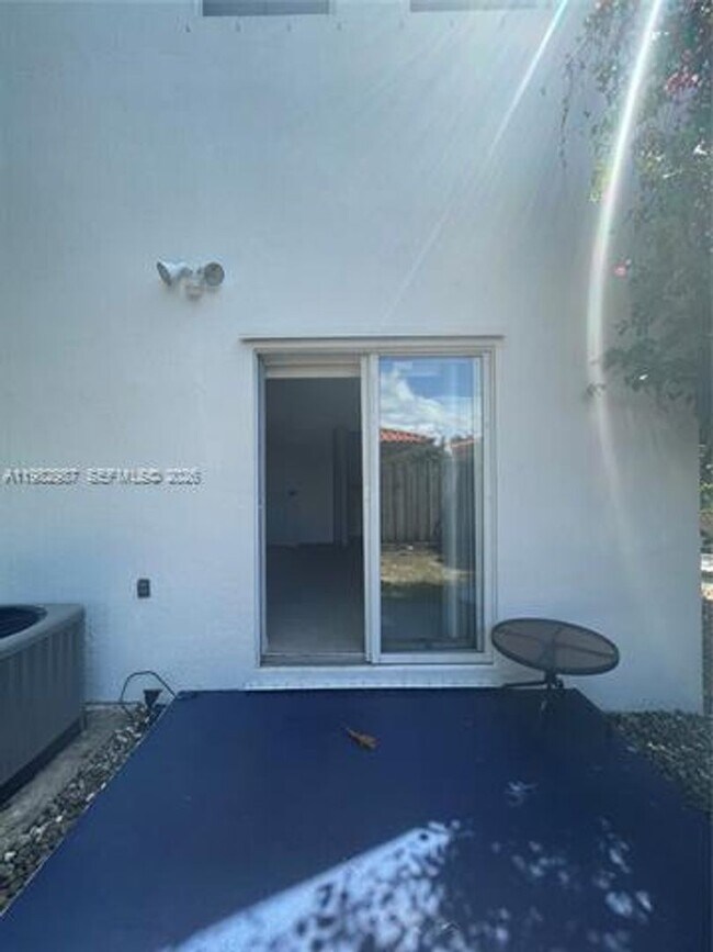 Building Photo - 3421 SW 25th St