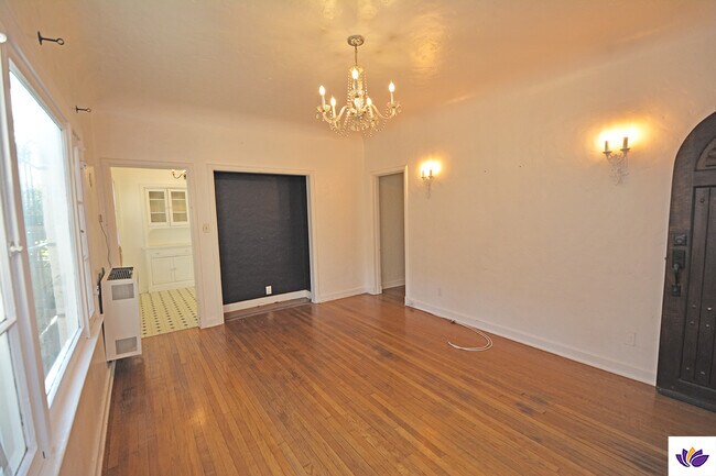 Building Photo - 5727 Carlton Way