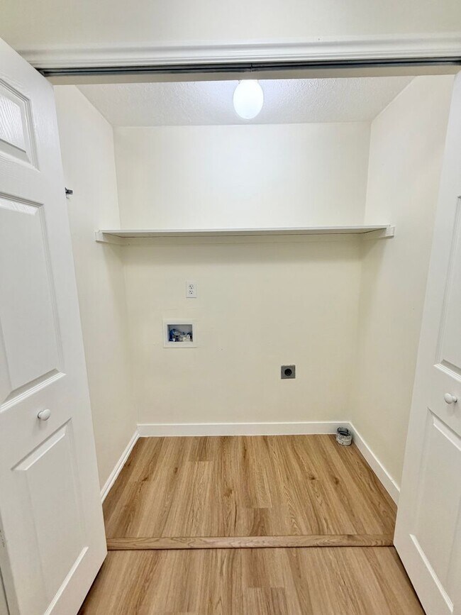 Building Photo - 600 N 2450 E