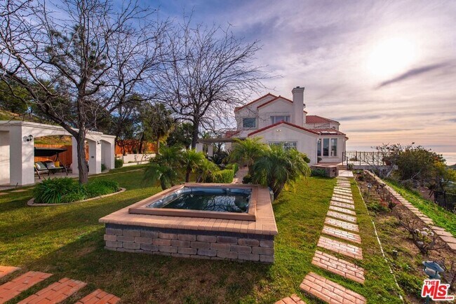 Building Photo - 501 Sadie Rd