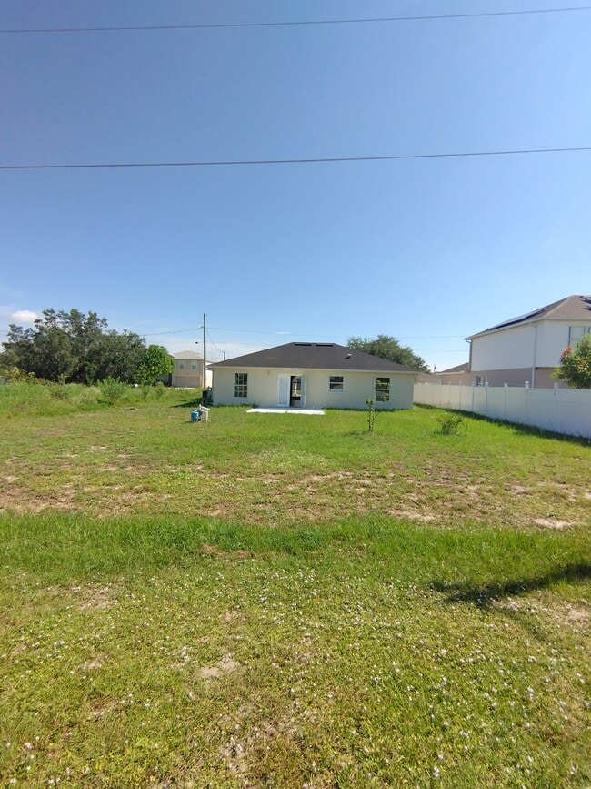 Building Photo - 1949 Manatee Ct