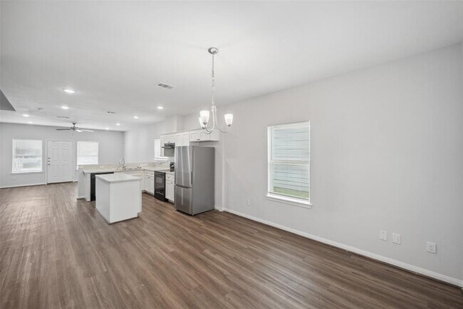 Building Photo - 9018 Everglade Dr