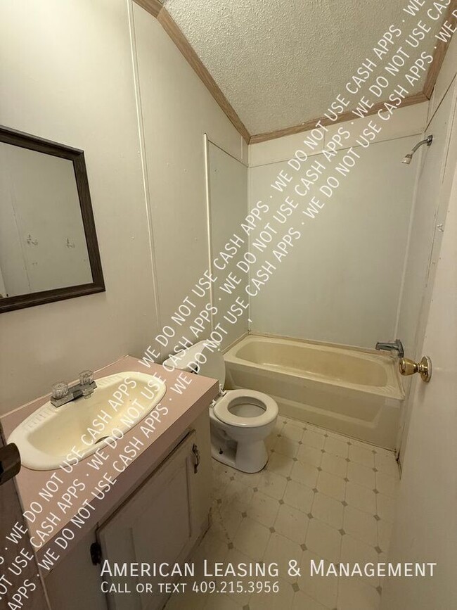 Building Photo - 100 Hornet Ln