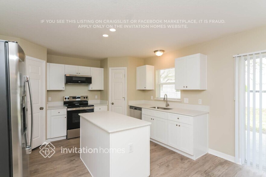 Building Photo - 2370 Sheila Dr