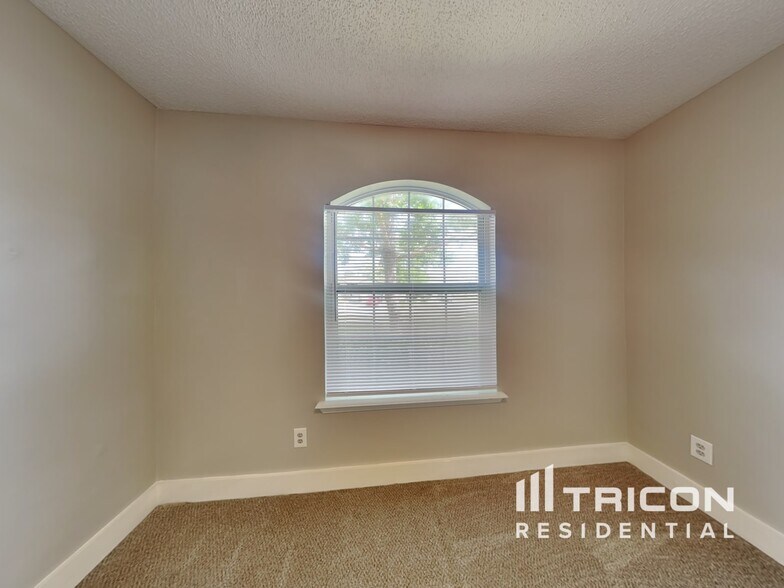 Building Photo - 2169 Khaki Ct