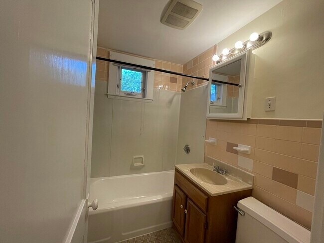 Building Photo - 7 Mt Vernon St