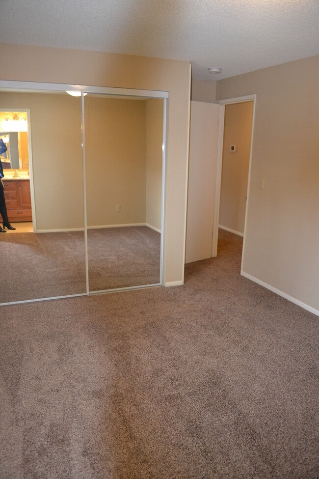 Building Photo - Beautiful Home w/Fenced Yard, Garage Is Minutes Away from Nike, Intel & MORE!