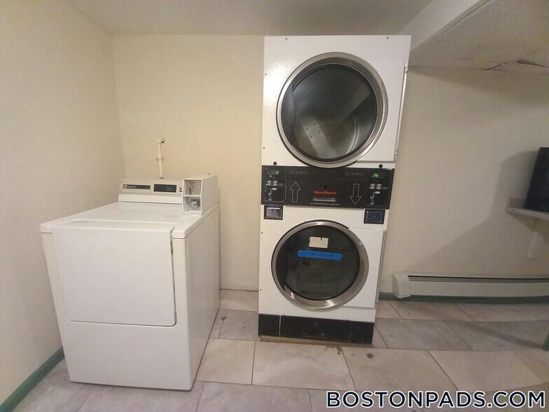 Building Photo - 8 Wait St