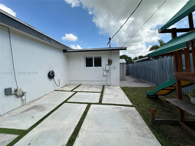 Building Photo - 10010 SW 162nd St