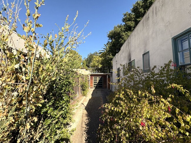 Building Photo - Charming 2-Bedroom Home with Spacious Back...