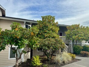 Building Photo - Downtown Poulsbo water view condo...comple...