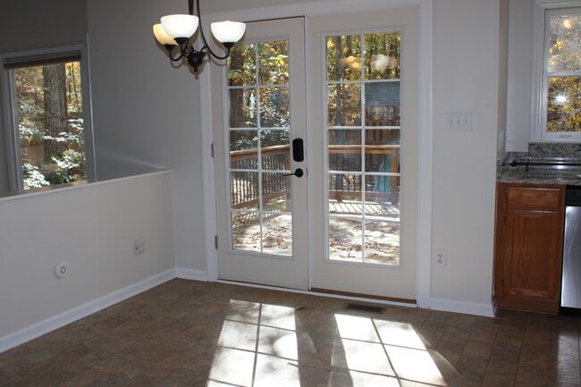 Building Photo - 112 Wenonah Way