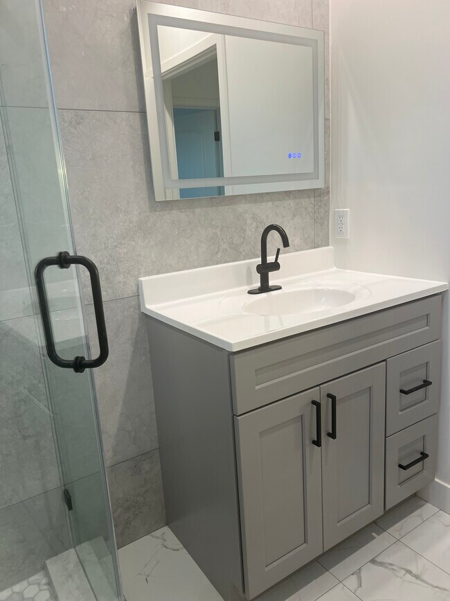 Building Photo - 7538 Cozycroft Ave