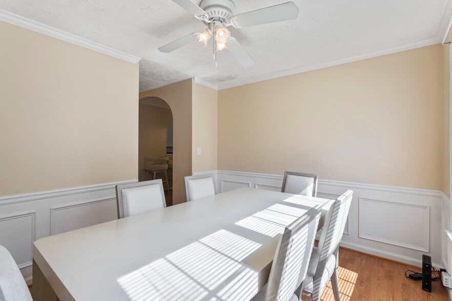 Building Photo - 2260 Winthrope Way Dr