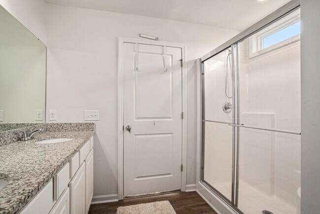 Building Photo - 252 Hyrne Dr