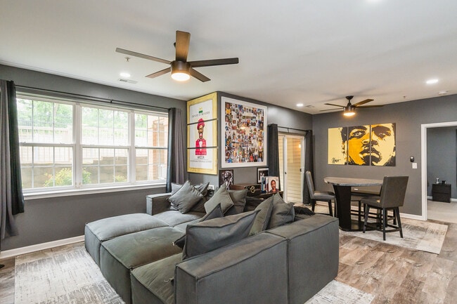 Building Photo - 400 Symphony Cir