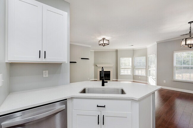 Building Photo - Wonderful 2 bedroom 2 bath Condo End Unit ...