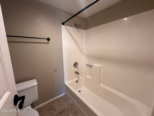 Building Photo - 16421 E Ashbrook Dr