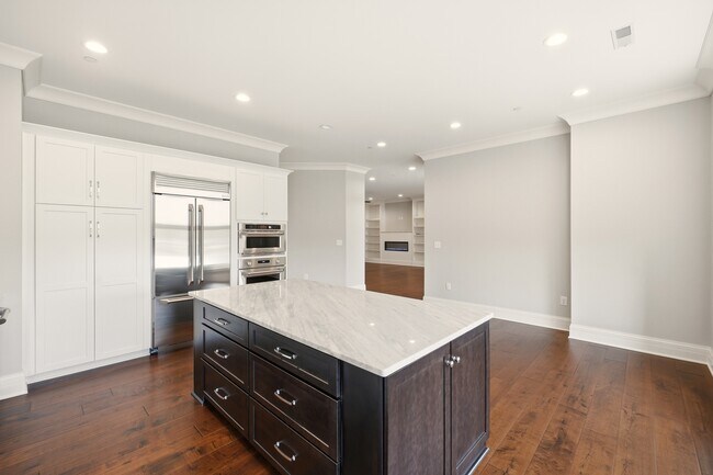 Building Photo - 6600 Seminary Woods Pl