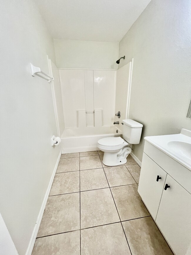 Building Photo - 37215 Grassy Hill Ln