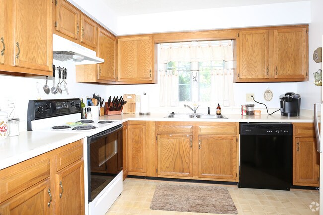 Kitchen - North Road Luxury Townhomes