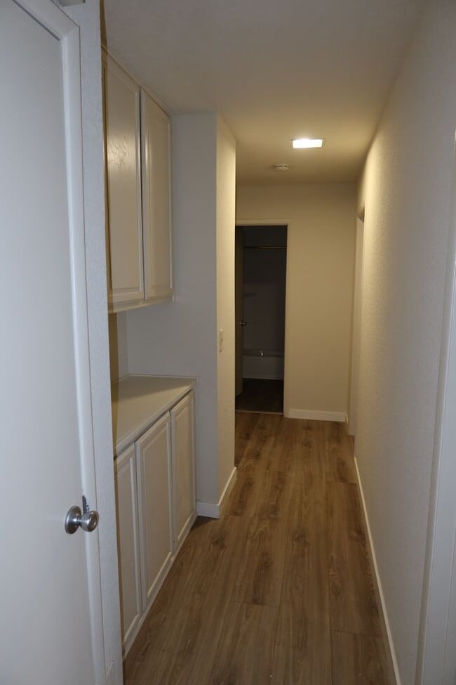 Building Photo - 3 Bedrooms, 2 Baths Half-plex in Greenhaven