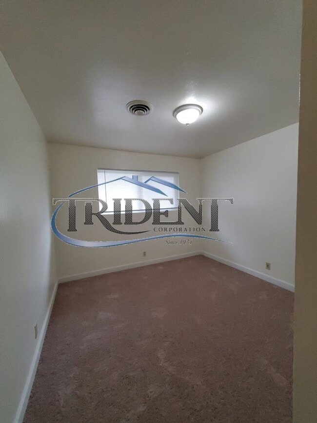 Building Photo - Cute 3 bedroom, 1 ½ bath house