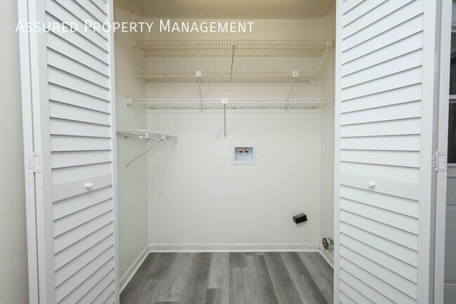 Building Photo - 301 Dryberry Way