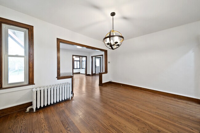 Building Photo - 616 Circle Ave