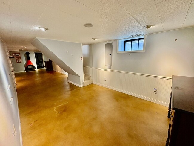 Building Photo - 6040 Marquette Ave