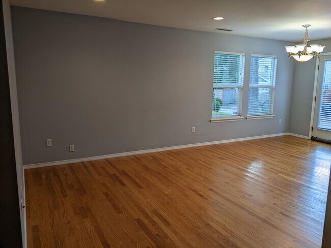 Building Photo - Upgraded Home in DuPont