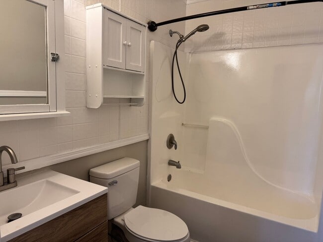 Building Photo - Cozy rural home