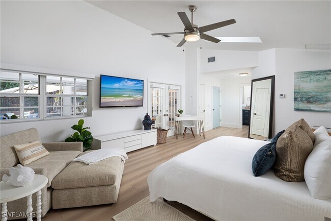 Building Photo - 339 4th Ave N