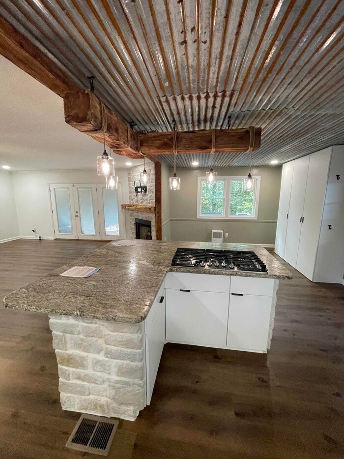 Building Photo - 2110 Bracey Cir