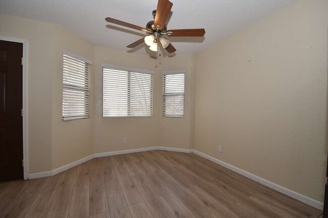 Building Photo - Large 2Bedroom | 2nd Floor | Highly Remodeled