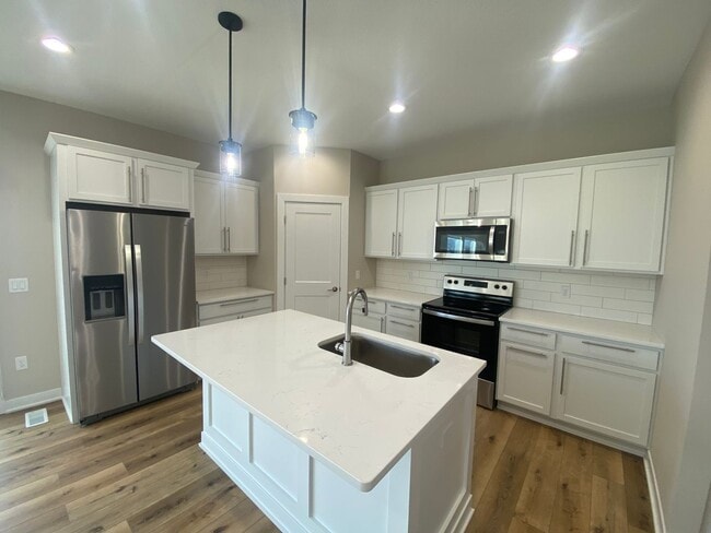 Building Photo - Luxury New Construction Home - Gorgeous Po...