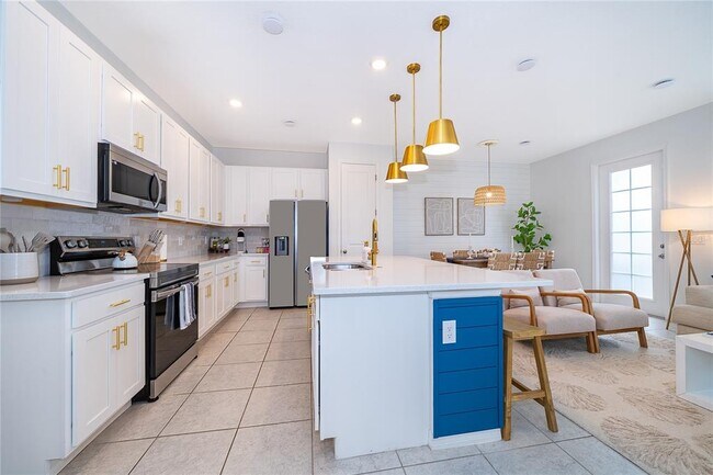 Building Photo - 847 Longboat Dr