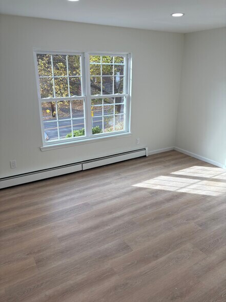 Building Photo - 160 McKay Rd