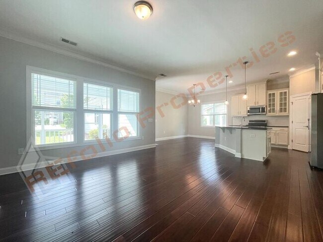 Building Photo - Lovely & Spacious 3 Bedroom, 2.5 Bathroom ...