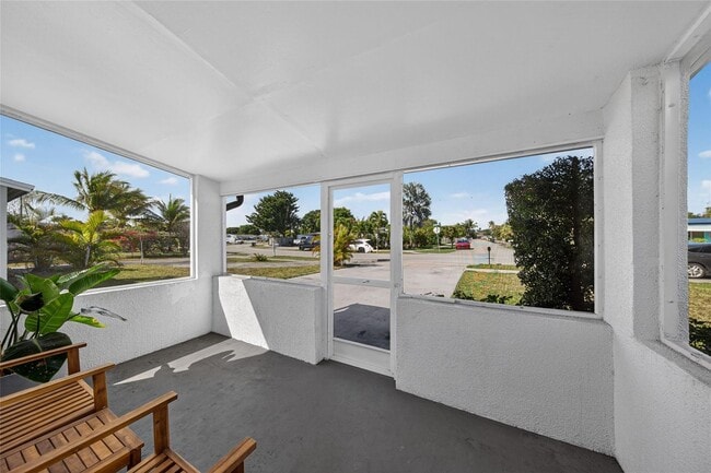 Building Photo - 540 NE 59th Ct