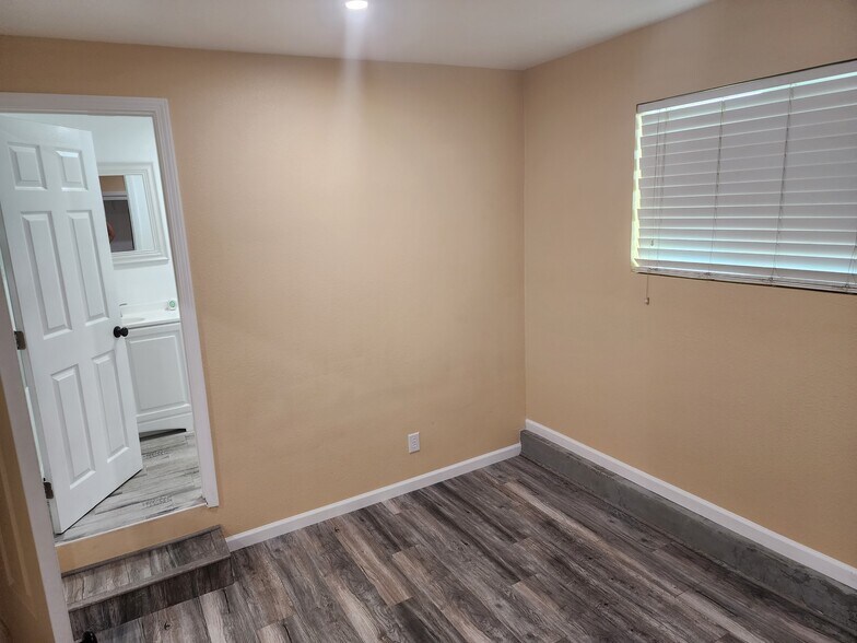 Building Photo - 509 Timber St