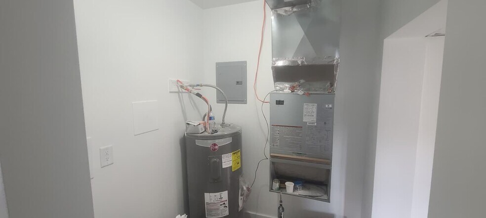 Building Photo - 143 W 1st St